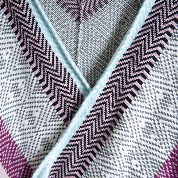 BCBG | SWEATER SHRUG - Picture 5 of 6